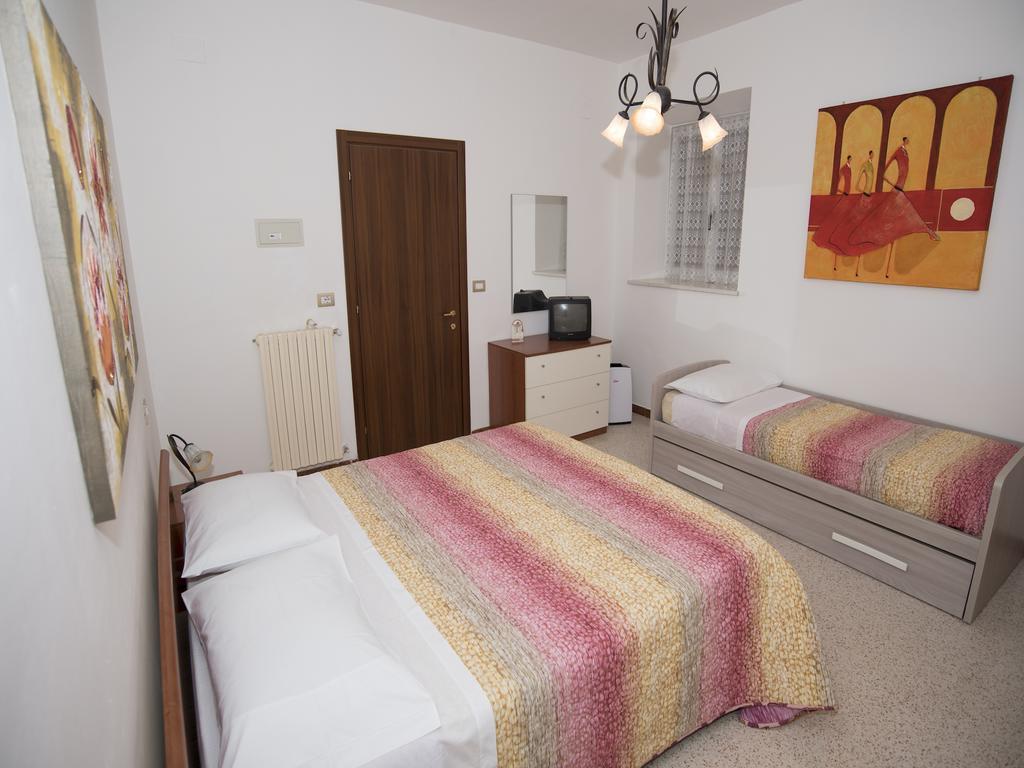 Apartamento La Casa Di Tina Colonnella Habitación foto
